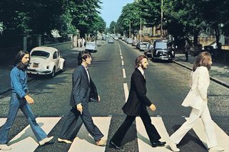 Beatles se vracejí do Abbey Road. Sam Mendes chystá čtyři filmy - Médium.cz